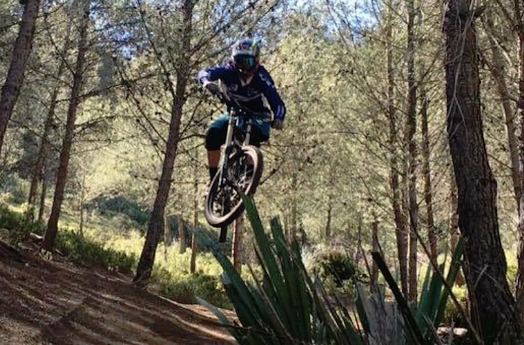 Dette stuntet kostet et Hilde Sangesland Strædet et par uker trening. Hun tryna og nå må skuldra få fred en stund. Foto: Øyvind Østvedt Hilde S Strædet - Agarve 2016 - Øyvind Østvedt 1400x924