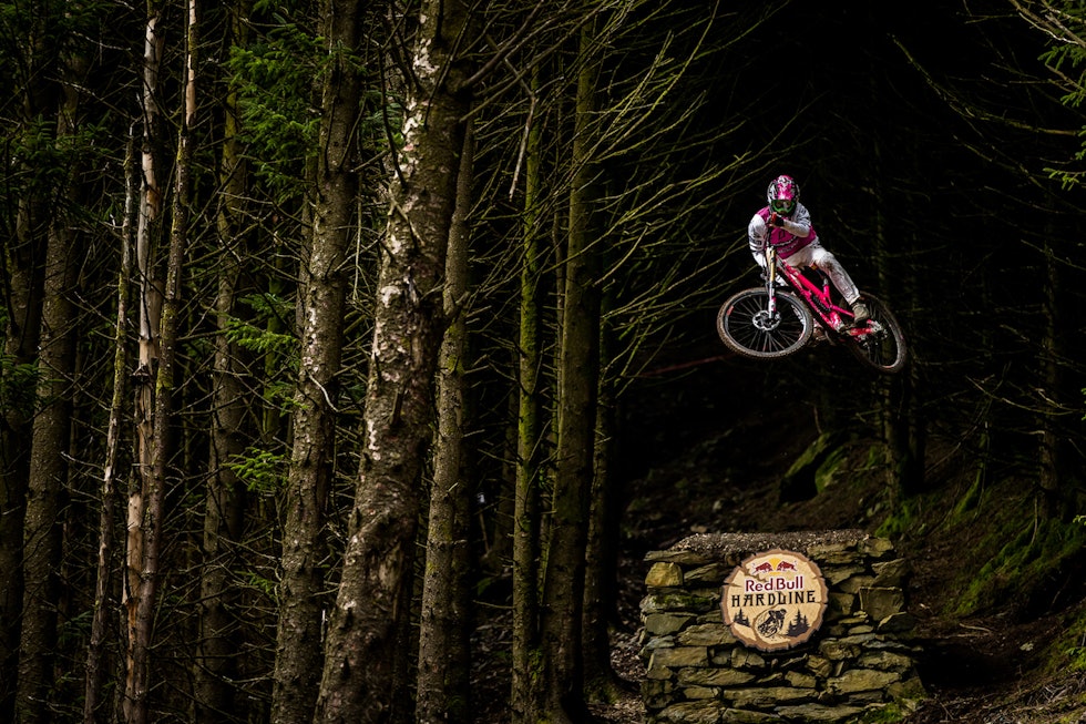 Red Bull Hardline 2018 var våtere, større og lenger enn noen sinne. Foto: Boris Beyer / Red Bull Content Pool Red Bull Hardline 2018 - Boris Beyer : Red Bull Content Pool 1400x933