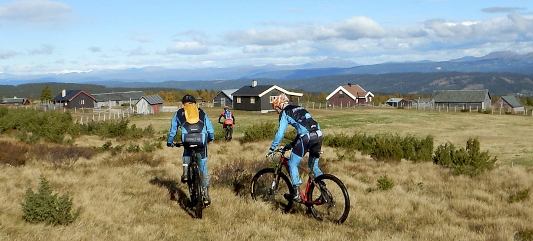 Kommer man til en seterstøl med matservering bør det helst være ekte og lokal vare, mener rittledelsen i Offroad Valdres, som har sørget for kortreist proviant på sjekkpunktene. Foto: Børge Jensen Offroad Valdres - Børge Jensen 6 1400x680