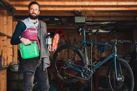 HVORDAN FÅR JEG KJEDET HELT BLANKT? Det er enklere enn du tror, og du trenger langt mindre enn du ser på bildet. Foto: Christian Nerdrum.  Slik vasker du kjedet på sykkelen din