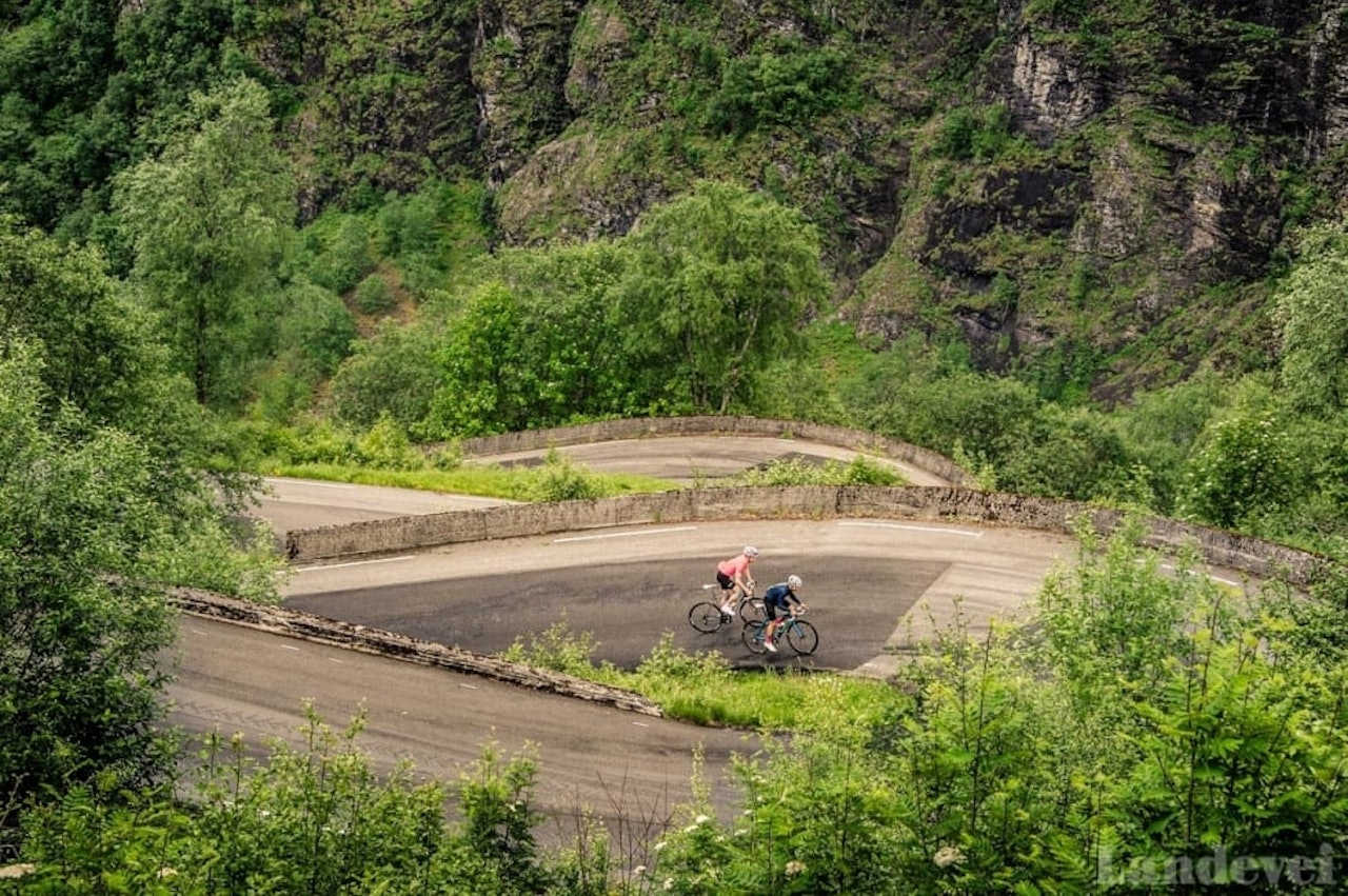 SYKLET FOR SISTE GANG? Stalheimskleiva er kanskje Norges bratteste bakke. Om den blir mulig å sykle igjen er usikkert. Foto: Henrik Alpers. 