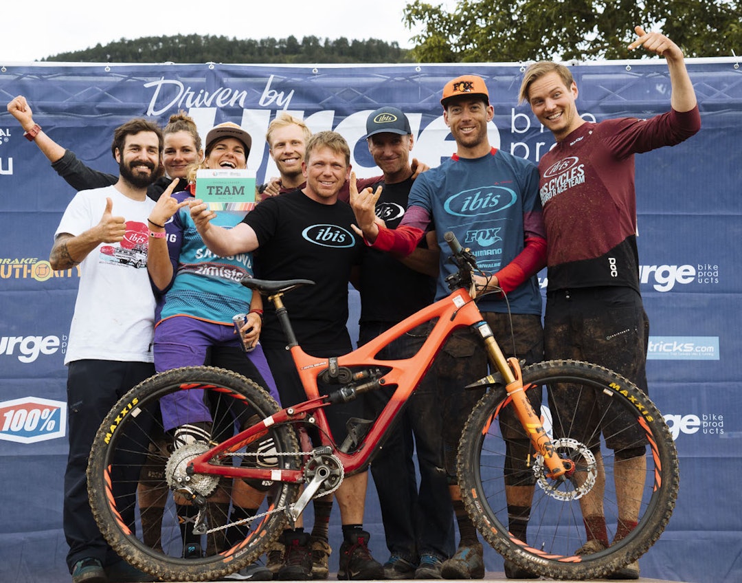 Ibis Cycles Enduro Race Team leder lagkonkurransen i Enduro World Series 2017. Foto: Enduro World Series Ibis Enduro Race Team - Aspen 2017 - EWS 1400x1100