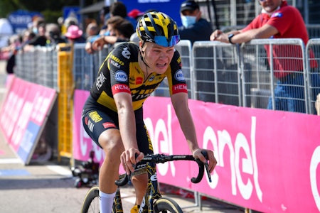KLATRET STERKT: Tobias Foss fortsetter å levere stabile prestasjoner i Giro d'Italia. Foto: Cor Vos