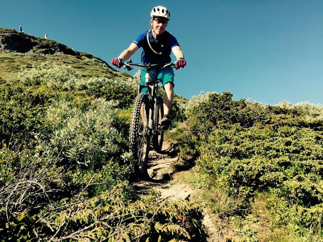 NOTS Lillehammer er opptatt av å finne gode løsninger for stisykling i regionen, slik at alle brukergrupper kan få nyte naturen på sine premisser, og på naturens premisser. Foto: NOTS Lillehammer Farligere å slite på sofaen Og det største samfunnsproblemet er faktisk at folk ikke sliter nok på naturen, men altfor mye på sofaen. Inaktivitet er et folkehelseproblem, og der er både Flaten i DNT og Hokstad i NOTS helt på bølgelengde. NOTS Lillehammer 1 - Asgeir Linberg 1400x1050