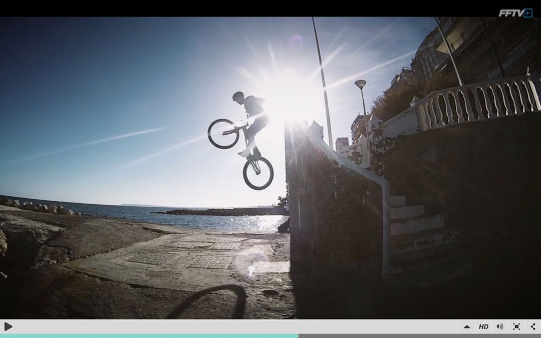 I SYDEN: Eirik Ulltang nyter sola i Benidorm. I SYDEN: Eirik Ulltang nyter sola i Benidorm.