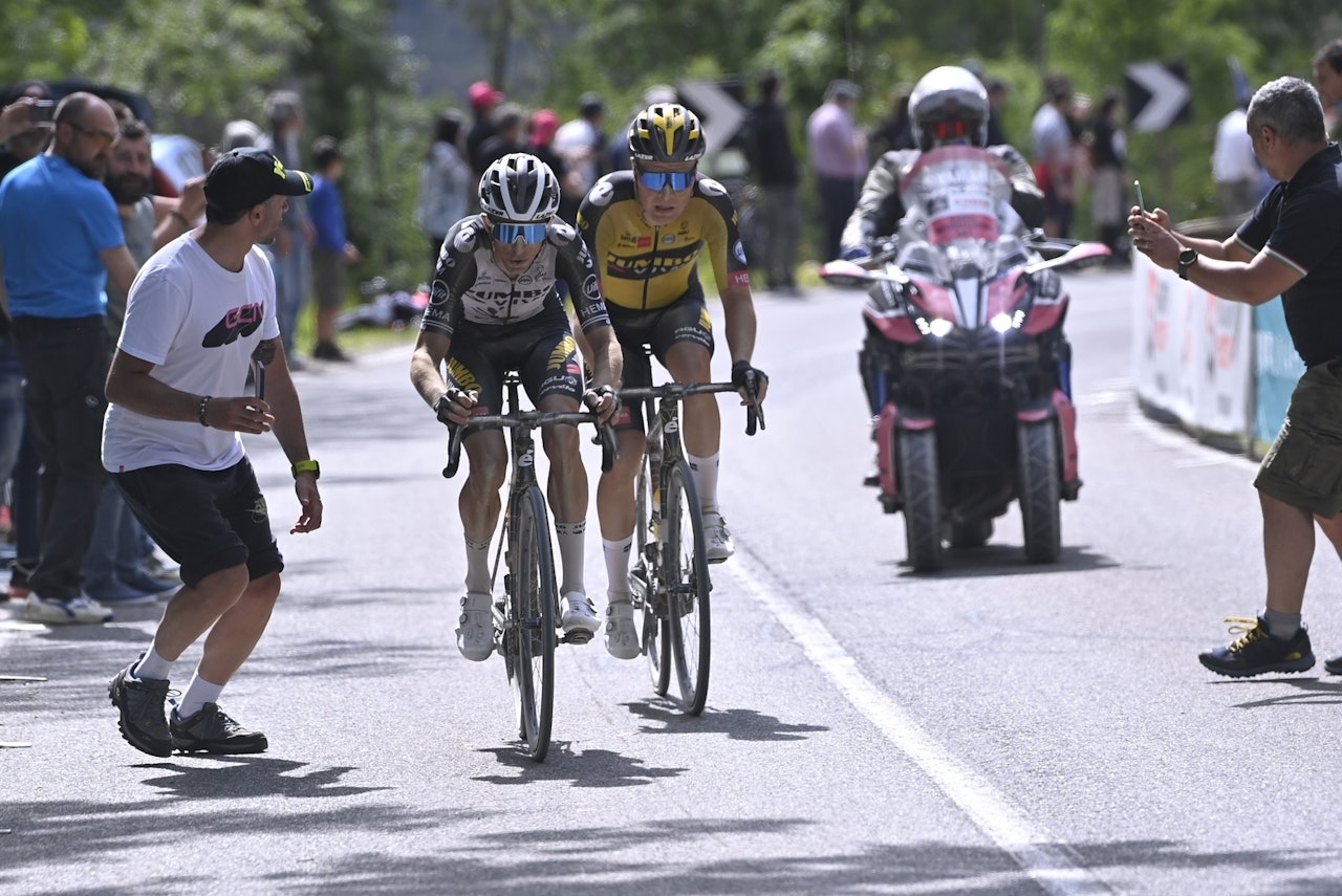 ANGREP OG KJØRTE MED DE BESTE: Tobias Foss leverte en strålende prestasjon på den 11. etappen i Giro d'Italia. Foto: Giro d'Italia