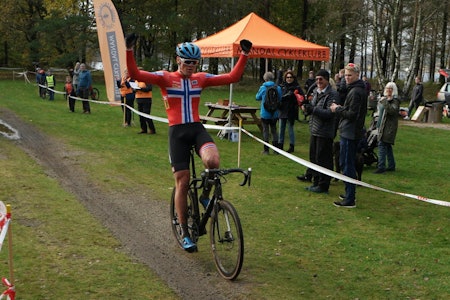 HJEMMESEIER: Søren Wærenskjold, regjerende norgesmester i cyclocross, vant premiereutgaven av Mandalkross. Foto: Agnethe Hinna Hovdenak Søren Wærenskjold, regjerende norgesmester i cyclocross, vant premiereutgaven av Mandalkross