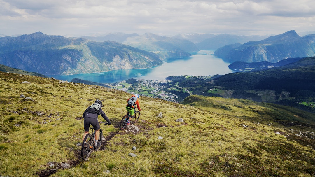 FJORDUTSIKT: Dette er bakgrunnen som har gjort Stranda skisenter verdenskjent. Bilde: Magnus Roaldset Furset