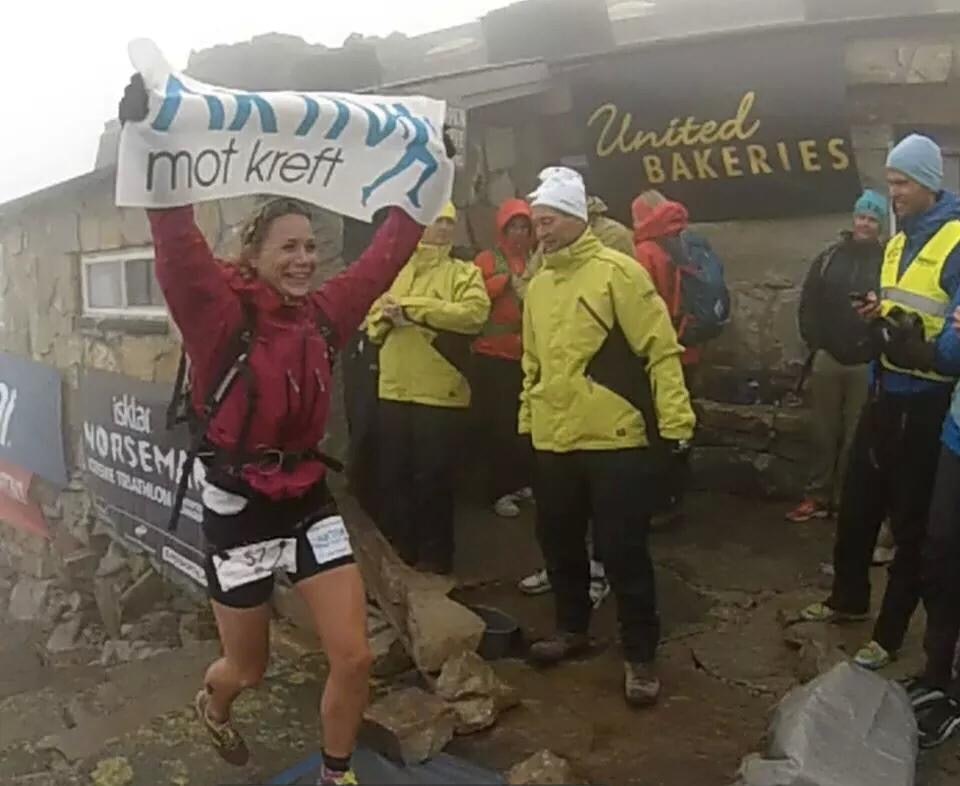 Siv C. Hamre gjorde Norseman Xtreme Tri for Aktiv mot kreft. Nå vil hun kjøre TransAlp for barnekreft. Foto: Privat Siv C Hamre NXTRI - privat