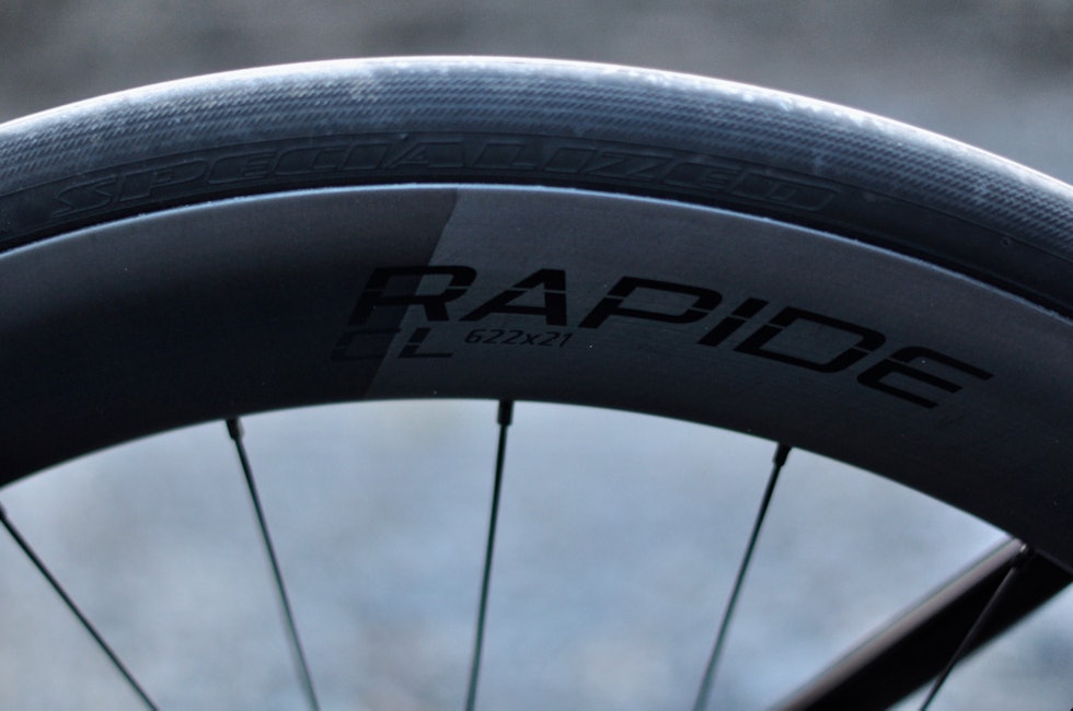 MIDDELS PROFIL: Karbonhjulene på Tarmac SL7 Pro har middels høy profil. De er lite påvirket av vind og føles kvikke og villige. Utvendige nipler er brukervennlig. Specialized Tarmac SL7