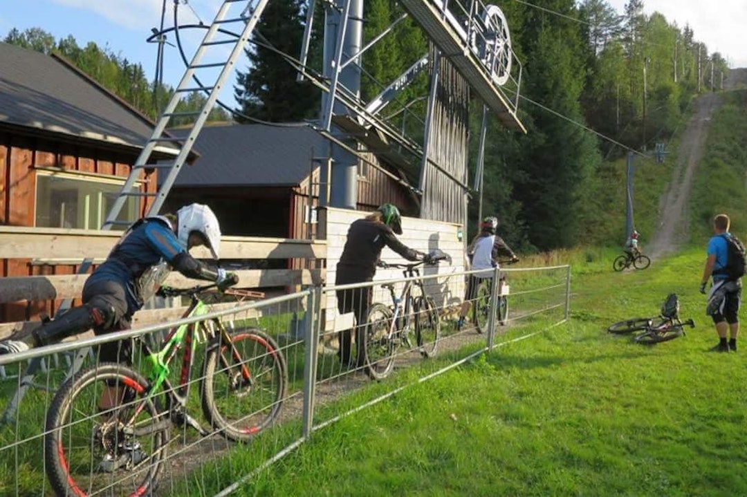 Jentekveld Kjerringåsen 2018 lift clinic - Foto Hanne Holmstrøm Karlsen 1400x933