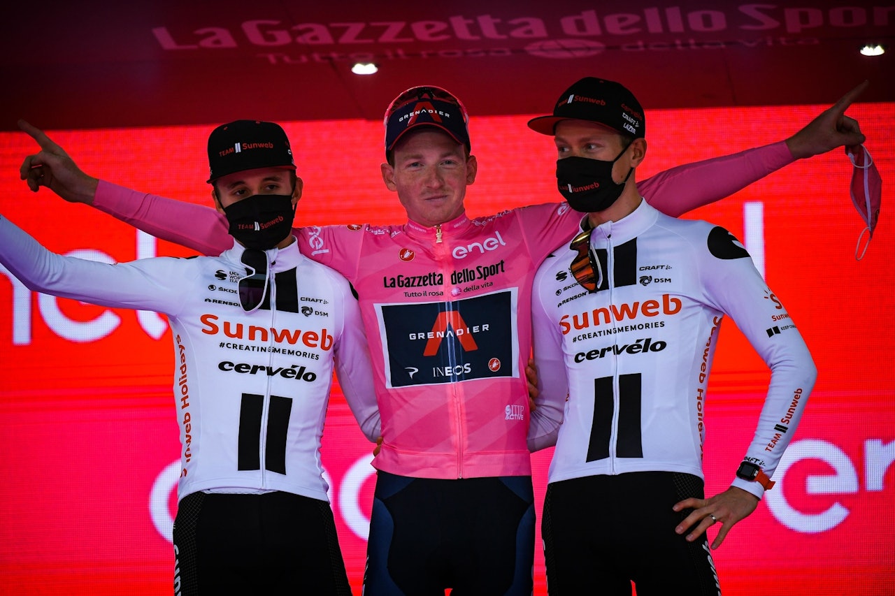 ÅRETS PODIUM: Om du hadde sagt for tre uker siden at dette vil bli pallen i årets Giro hadde INGEN trodd på deg! Foto: Cor Vos. giro d'italia 2020 tao geoghegan hart