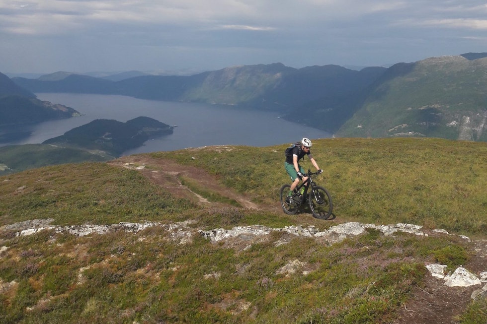 Miriam Sivertsen har tråkket opp tusenvis av høydemeter i løpet av sommeren som forberedelser til Swiss Epic 2018. Foto: Privat Miriam Sivertsen - mountain - Summer 2018 - Privat 1400x933