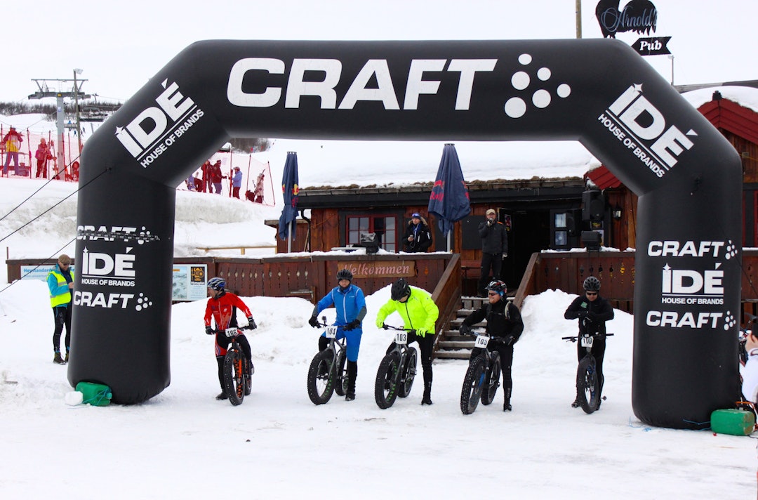 Fjorårets startfelt var ikke det største, men konkurransen var stiv, og Stian Ulseth tok første stikk. Foto: Privat Beito Fatbike Challenge Startline Foto arrangøren 1400x924