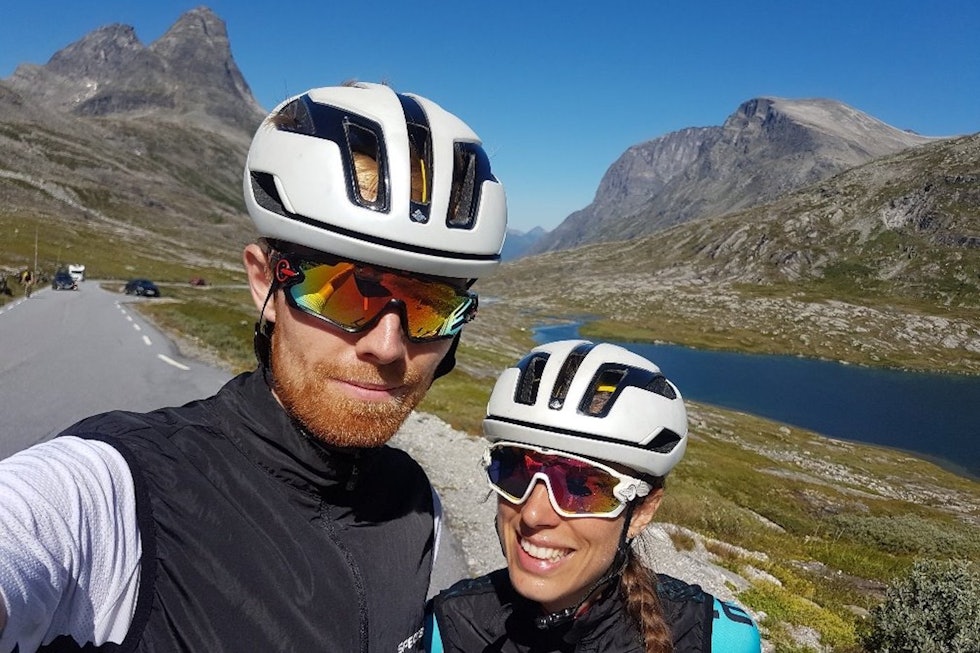 Espen og Mirian har reist land og strand rundt denne sesongen for å trene mot Swiss Epic, som går neste uke Foto: Privat Miriam Sivertsen - Espen - mountain Summer 2018 - Privat 1400x933