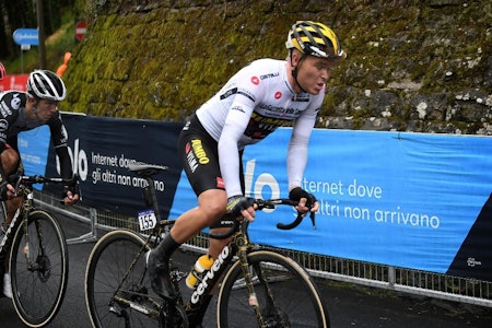 TILBAKE I GULT: Tobias Foss og Jumbo-Visma hadde en dårlig dag på sykkelen i dag. Foss er nå nummer 31 i sammendraget. Foto: Cor Vos.  TILBAKE I GULT: Tobias Foss og Jumbo-Visma hadde en dårlig dag på sykkelen i dag. Foss er nå nummer 31 i sammendraget. Foto: Cor Vos.