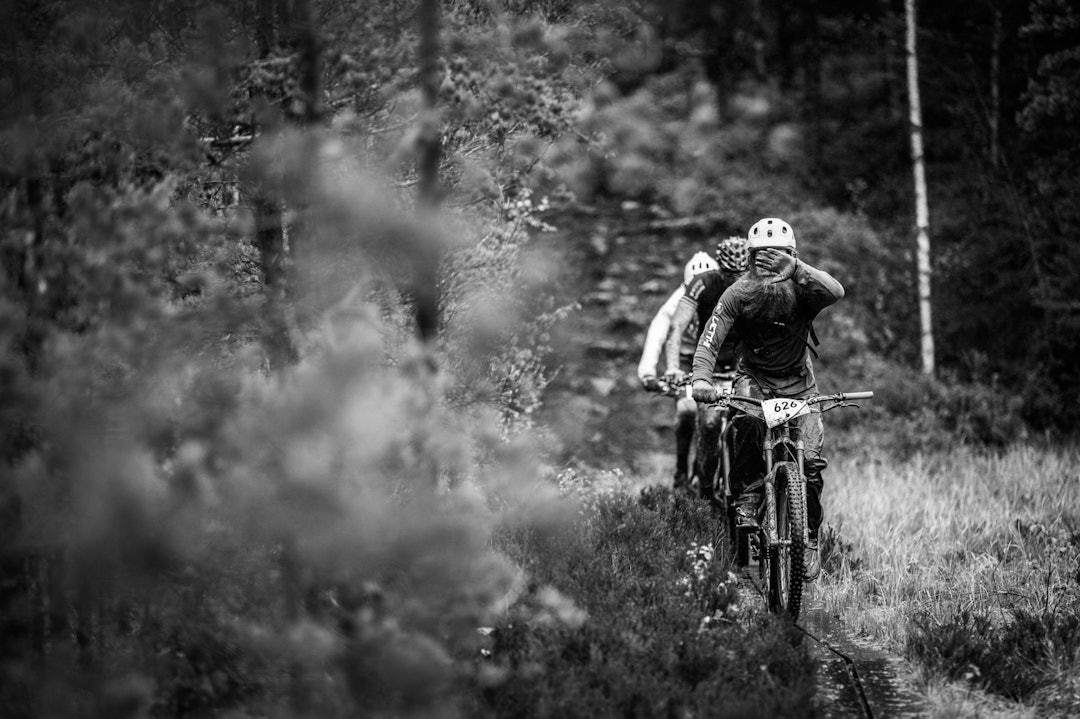 ANONYM: Enkelte var ikke særlig lystne på å bli avbildet, spesielt ikke etter å ha hatt fotisett rett foran fotografen. (foto: Snorre Veggan) TSR2015-6646a