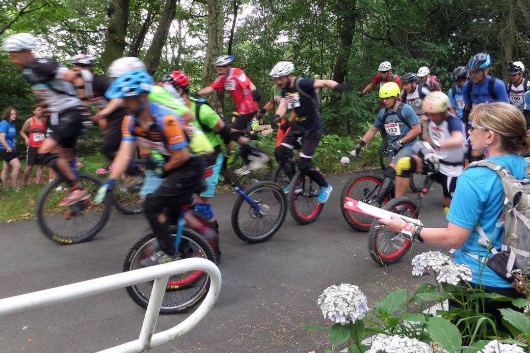 Mountain Unicycle Race Start - Foto Carlos Medina 1400x933