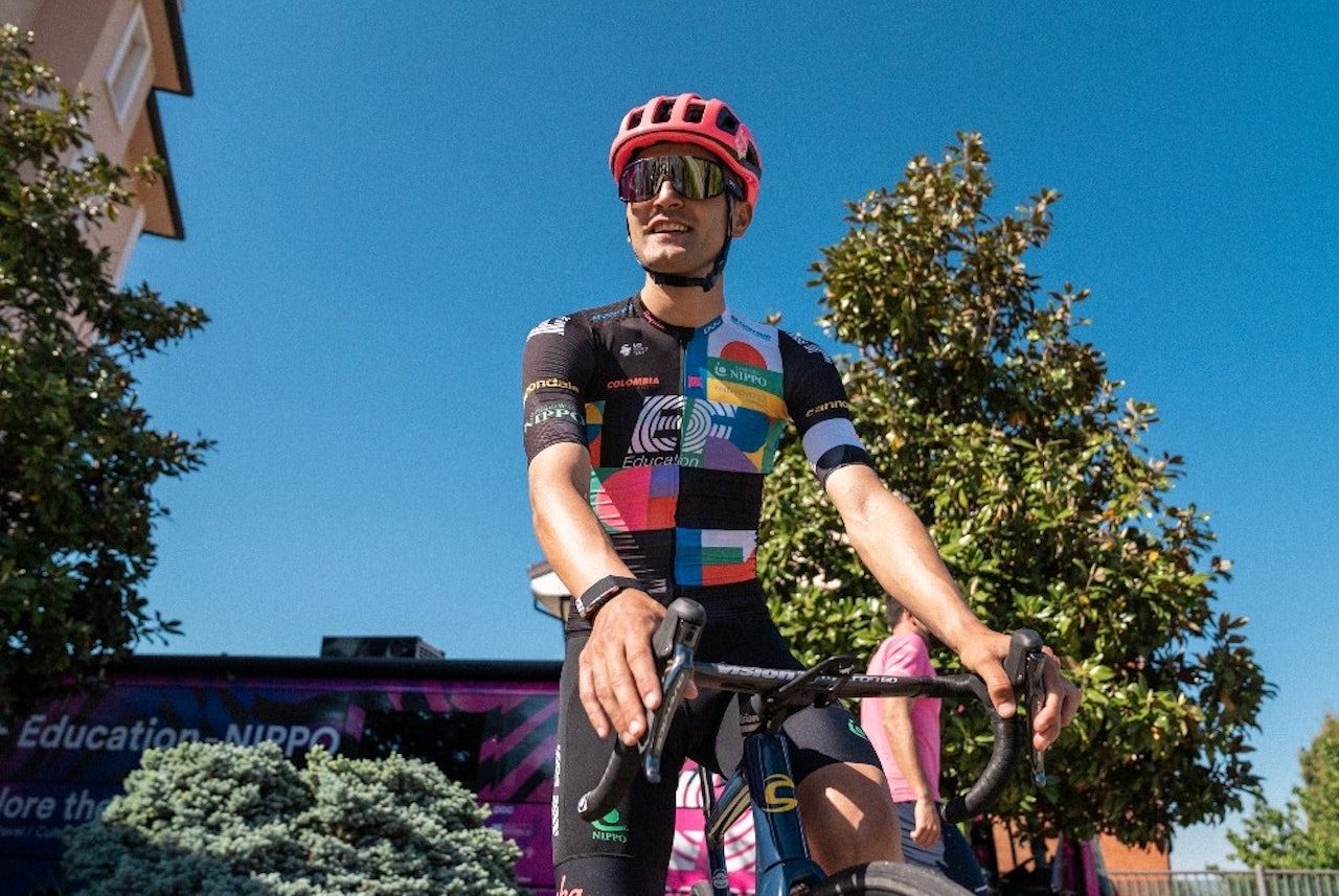 NYTT GIRO-DESIGN: Også til 2021-utgaven av Giro d'Italia kommer EF Education-Nippo med spesialtrøyer. Foto: Rapha ef education-nippo rapha giro d'italia trøye jersey