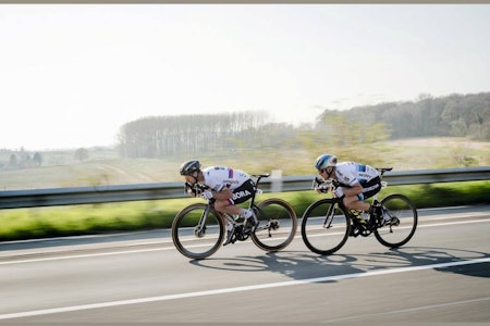 Mestertuck: Peter Sagan og Matteo Trentin med hver sin supertuck under E3 Harelbeke i 2019. Mestertuck: Peter Sagan og Matteo Trentin med hver sin supertuck under E3 Harelbeke i 2019.