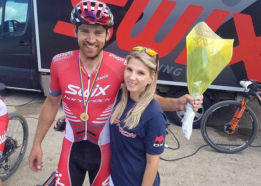 Vidar Mehl sender kjæresten Helene Haugland en stor takk for all jobben som støttespiller og serviceapparat. Foto: Privat Vidar Mehl - Helene Haugland - Foto Swix Hard Rocx 1000x