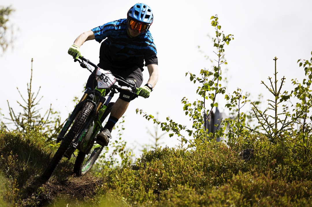 FRA UTLANDET: John Ola Buøy kom rett fra deltakelse i den internasjonale enduro-serien, og var ingen sinke i løypene i Traktor Bike Park. _IPP9318