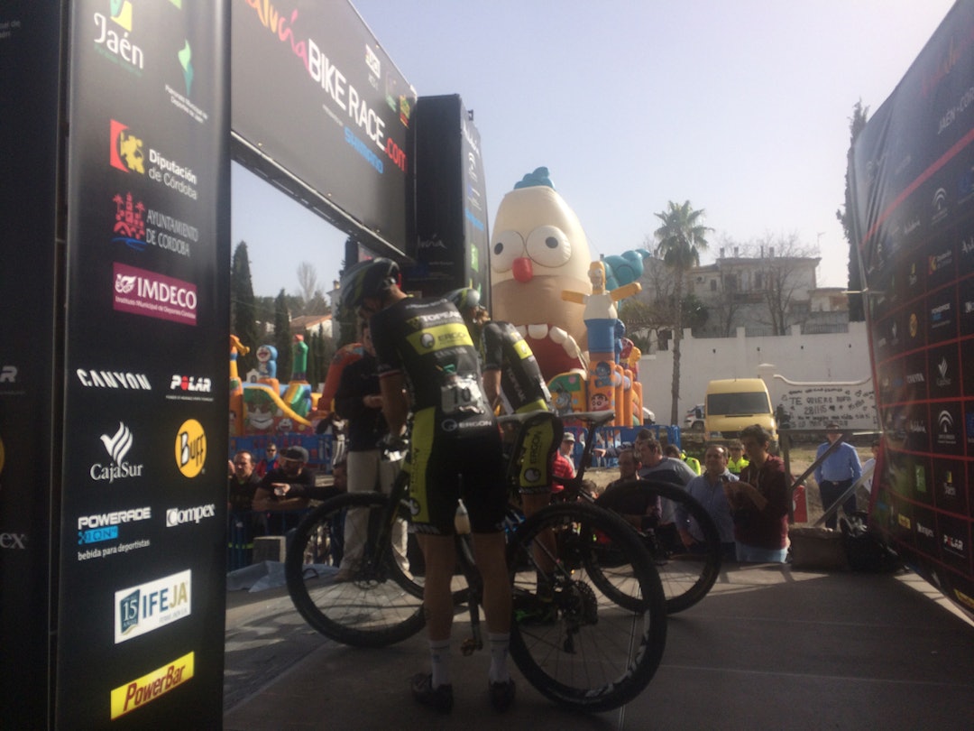 FULL AERO: Topeak-Ergon-Canyons andrelag med Bishop og Kleinhans i fullt aerokit på start. Foto: Øyvind Aas FULL AERO: Topeak-Ergon-Canyons andrelag med Bishop og Kleinhans i fullt aerokit på start. Foto: Øyvind Aas