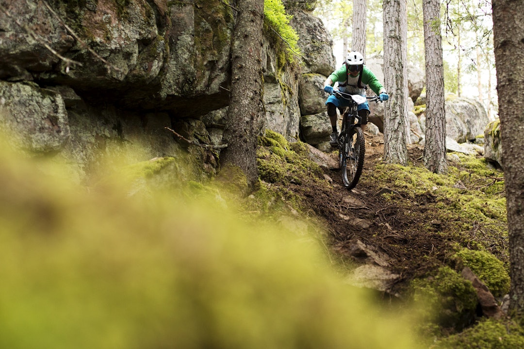 STEINRØYSA NERRI BAKKEN: Dette steinpartiet på SS1 skapte hodebry for flere ryttere. De fleste kom seg ned med litt ekstra manøvrering. _IPP9199