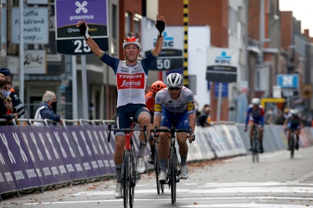 RASK OG SMART: Mads Pedersen brukte både taktisk kløkt og sin gode spurt til å triumfere i Gent-Wevelgem. Foto: Cor Vos. 