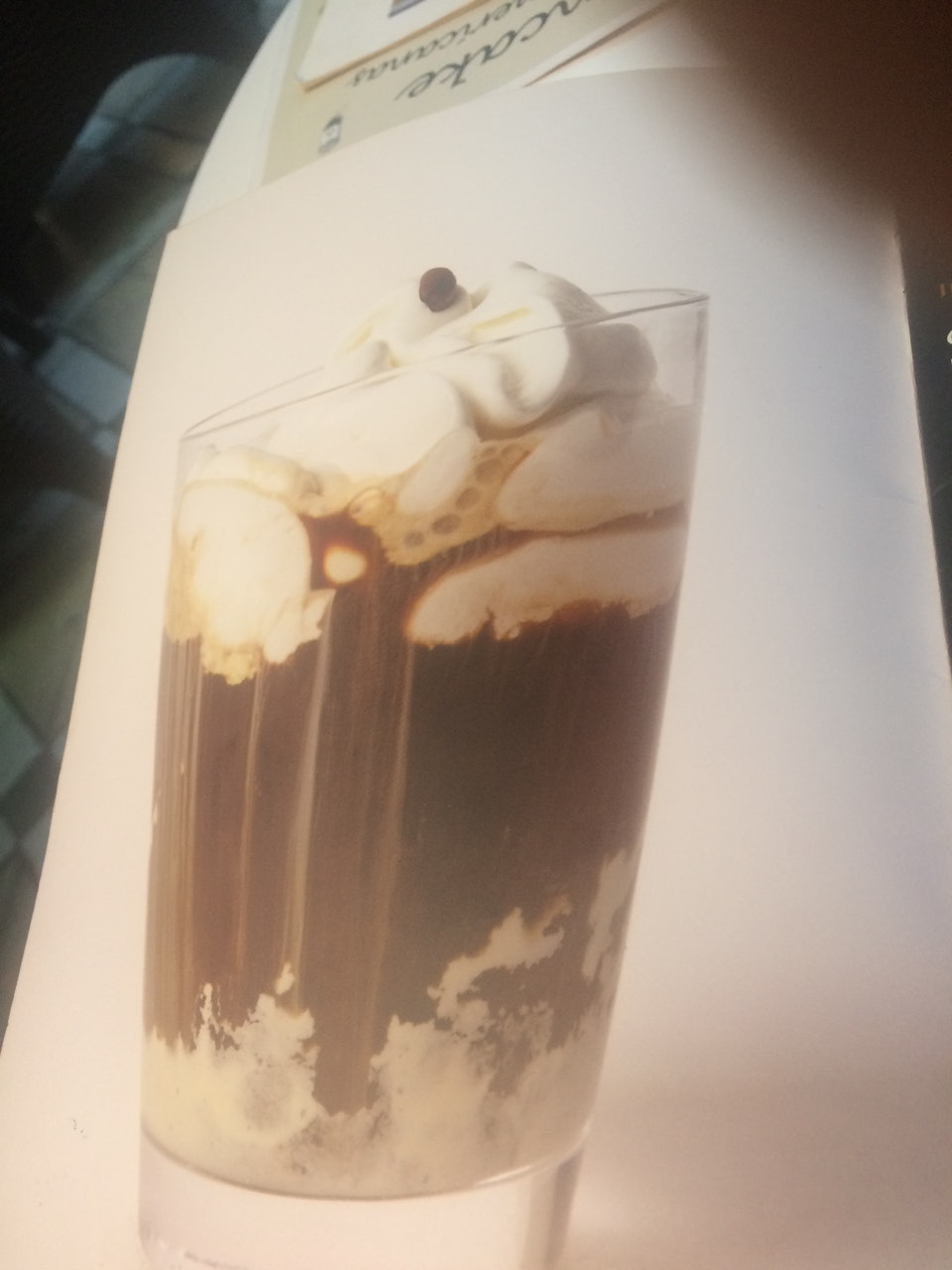 SIESTA: Det er umulig å få mat midt på dagen på en søndag i Jaen i Spania. Men kaffe med krem, det får du. SIESTA: Det er umulig å få mat midt på dagen på en søndag i Jaen i Spania. Men kaffe med krem, det får du.