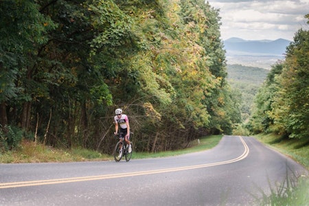 MAGISK GRENSE: Sean Gardner er første syklist i verden som krysser den magiske syvtimersgrensen for everesting.  sean gardner verdensrekord everesting