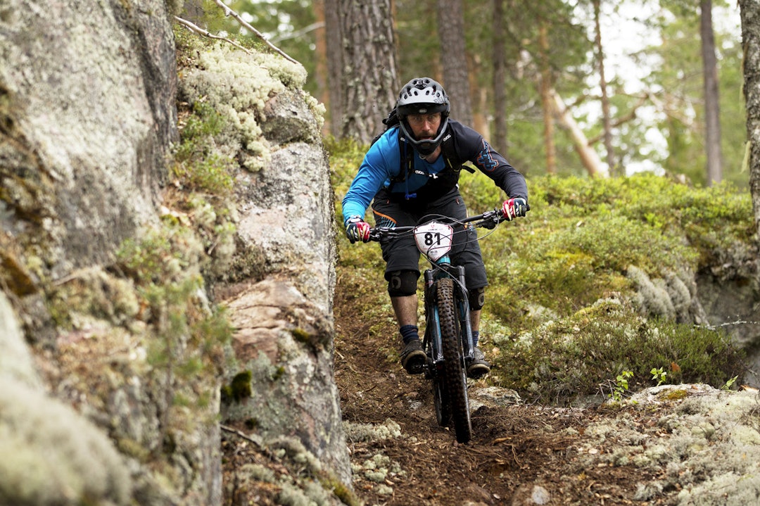 SKRAPING: Renna, hvor det gjaldt å ikke ha alt for breie albuer. Thomas Borthen demonstrerer. _KHK5305