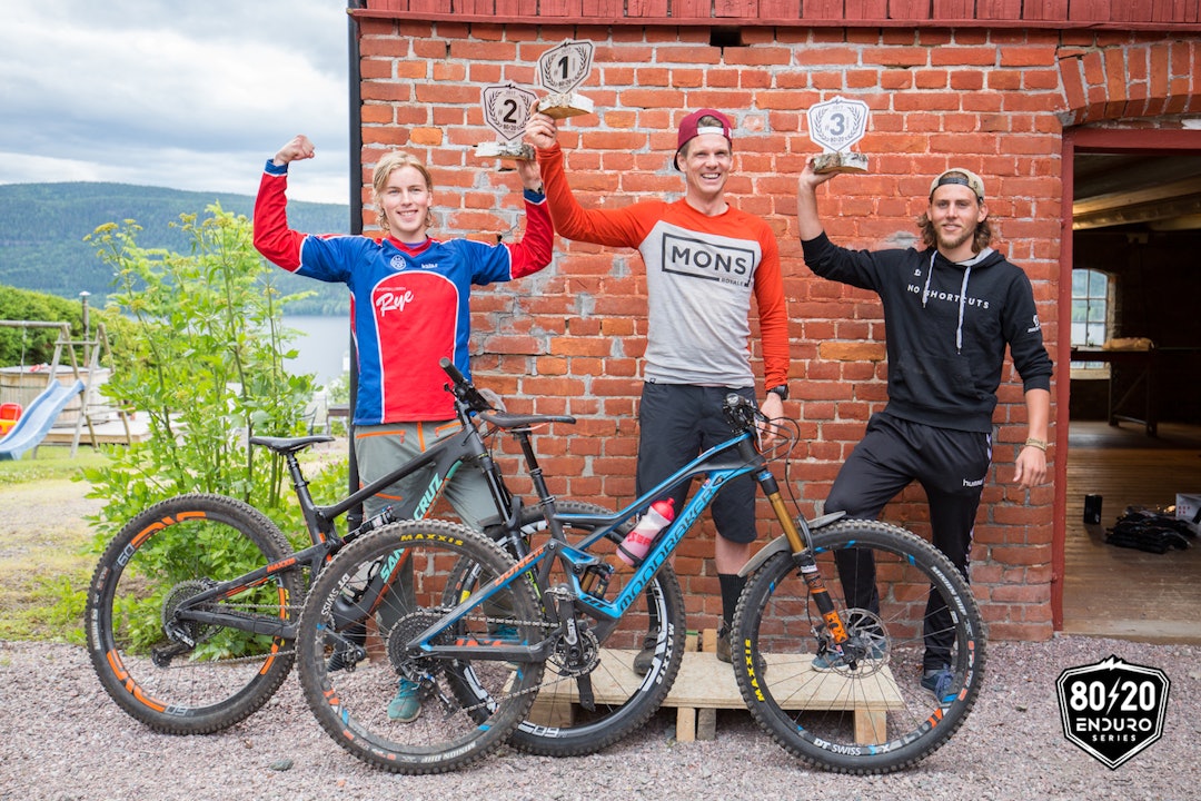 Herrepallen i Traktor Enduro 2017. Foto: Sylvain Cavatz Traktor - pallen menn Thomas Klingenberg - Espen JOhnsen - Adrian Hilde - Sylvain Cavatz 1400x933