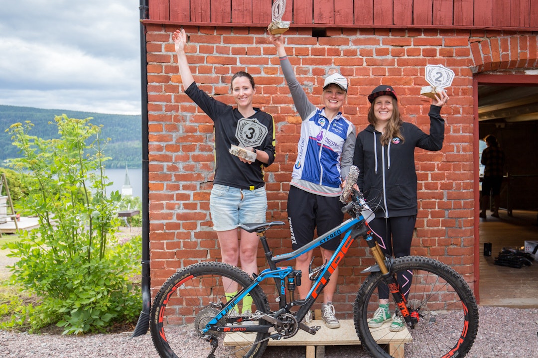 Traktor Enduro 2017. Foto: Sylvain Cavatz Traktor Martine Stenbro - Hilde Sangesland Strædet - Vera Leivsdottir - Sylvain Cavatz 1400x933
