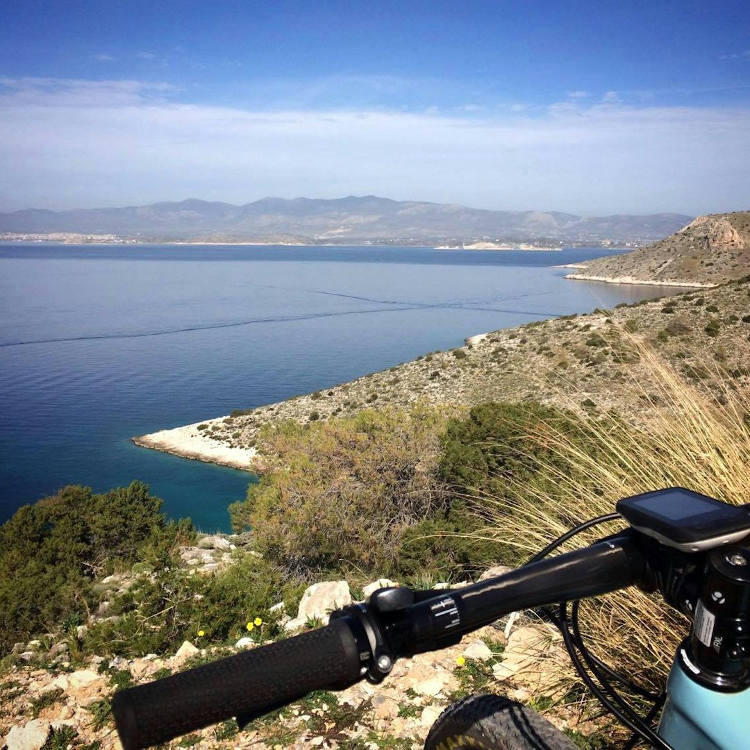 Opp og ned: Terrenget på den greske øya Salamina byr på utfordringer både i form av høydemeter og singletrack. Foto: SK Rye Hellas Rye Elite Feb 2016 - Foto SK Rye