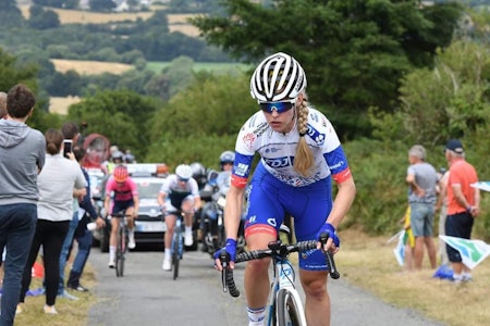 OFFENSIV: Stine Borgli satt i brudd i ni av 12 mil på første dag som proffrytter. Foto: Patrice Fouques OFFENSIV: Stine Borgli satt i brudd i ni av 12 mil på første dag som proffrytter. Foto: Patrice Fouques