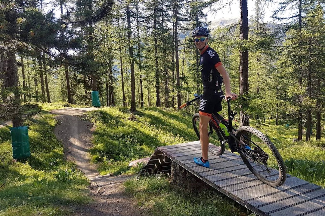 Øivind Bjerkseth på løyperekognosering før Alpes Epic, som åpnet med prolog mandag kveld. Foto: Greg Saw Øivind Bjerkseth - Alpes Epic - Foto Greg Saw 1400x933