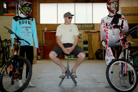 NY MOT GAMMEL: Hvor mye raskere er Steve Peat på en ny utforsykkel enn en som er 15 år gammel? Steve Peat Santa Cruz V10 gammel mot ny