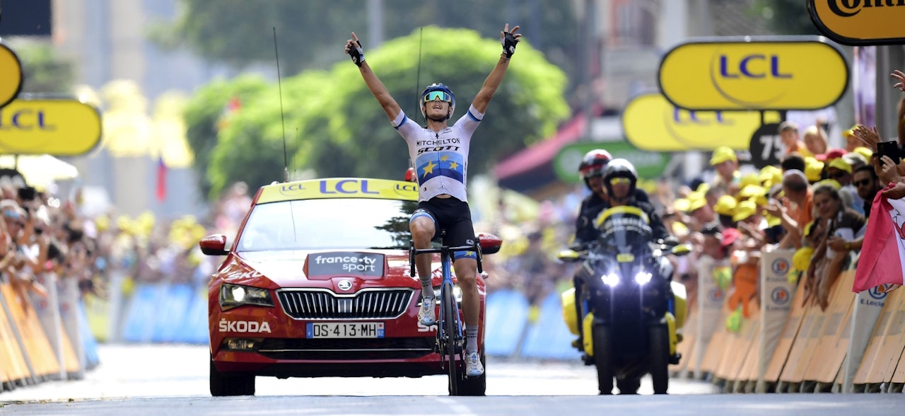 SOLOSEIER: Matteo Trentin vant dagens etappe ikledd europamestertrøya. Foto: Cor Vos. 