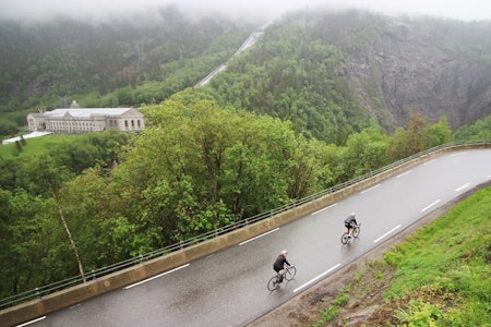 Historien: Langs veien som tar deg opp fra bunnen av dalføret byr Vestfjorddalen på både postkortvennlige fjellsider og minnene om helte-modig innsats under andre verdenskrig. Historien: Langs veien som tar deg opp fra bunnen av dalføret byr Vestfjorddalen på både postkortvennlige fjellsider og minnene om helte-modig innsats under andre verdenskrig.