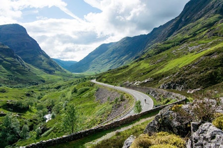 RØMMER: Gjermund tar fart og jager ut fra Glencoe, området der kommandør Robert Campbell slaktet hele MacDonalds-klanen for 325 år siden. RØMMER: Gjermund tar fart og jager ut fra Glencoe, området der kommandør Robert Campbell slaktet hele MacDonalds-klanen for 325 år siden.