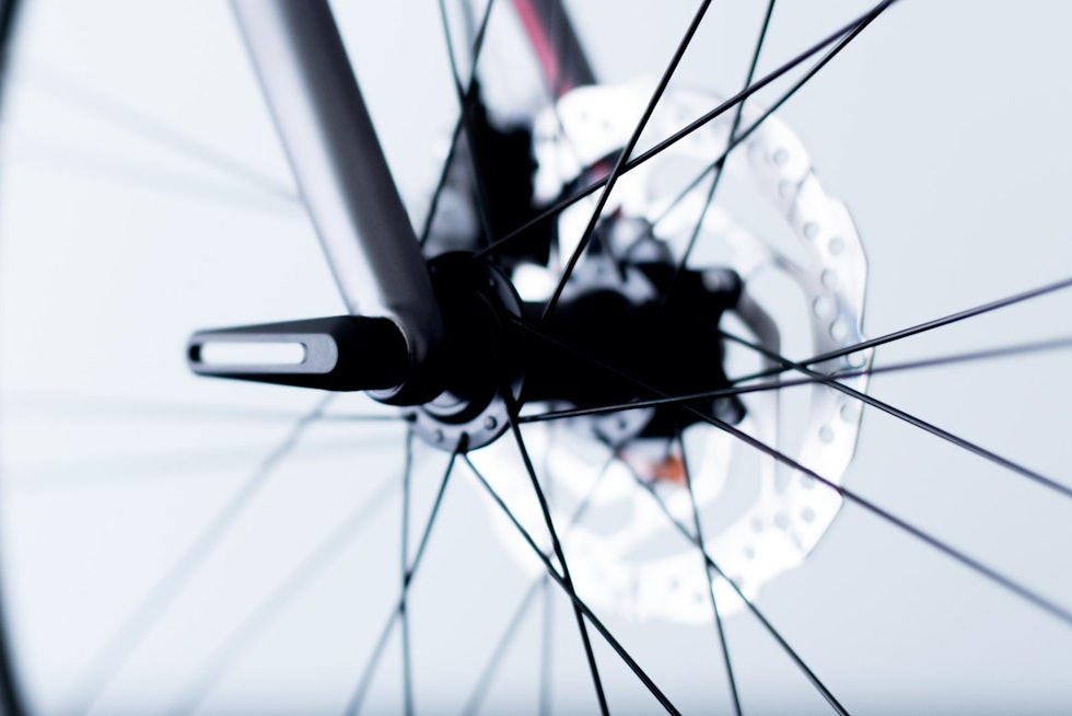 STILIG: Vi liker både designet og følelsen av å operere den avtagbare hurtigkoblingen på sykkelen.