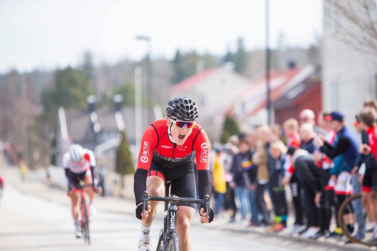 SEIER MED BISMAK: Eirik Wendelborg vant Stjernetråkken etter å ha sittet i et tomannsbrudd i tre mil, men velten på nest siste runde ga seieren en bismak. Foto: Pål Westgaard SEIER MED BISMAK: Eirik Wendelborg vant Stjernetråkken etter å ha sittet i et tomannsbrudd i tre mil, men velten på nest siste runde ga seieren en bismak. Foto: Pål Westgaard