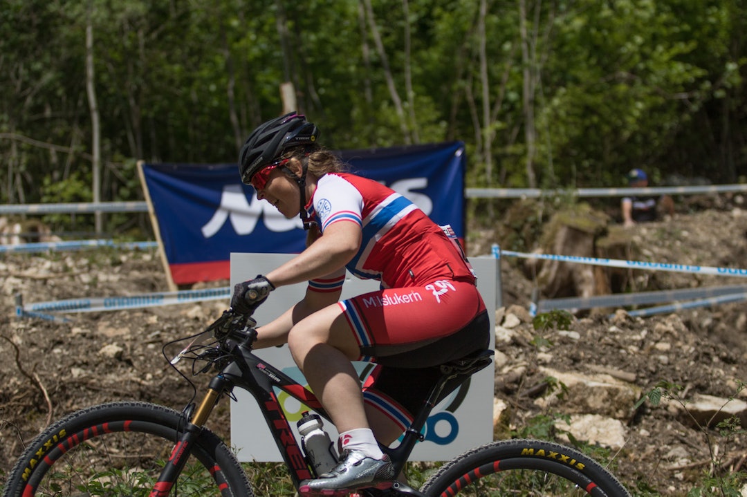Elisabeth Sveum sykler verdenscupen på eget initiativ, men får hjelp fra landslaget under rittet. Foto: Bengt Ove Sannes Elisabeth Sveum - WC Albstadt 2017 - Foto Bengt Ove Sannes 1400x933