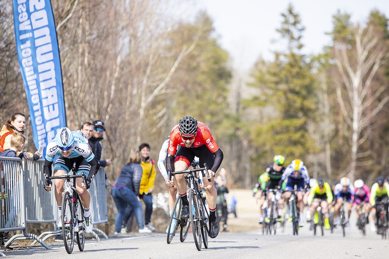 REVANSJ: Ken-Levi Eikeland (til venstre) tok seieren i Ronde van Berg knepent foran Kristoffer Ylven Westgaard. Foto: Pål Westgaard