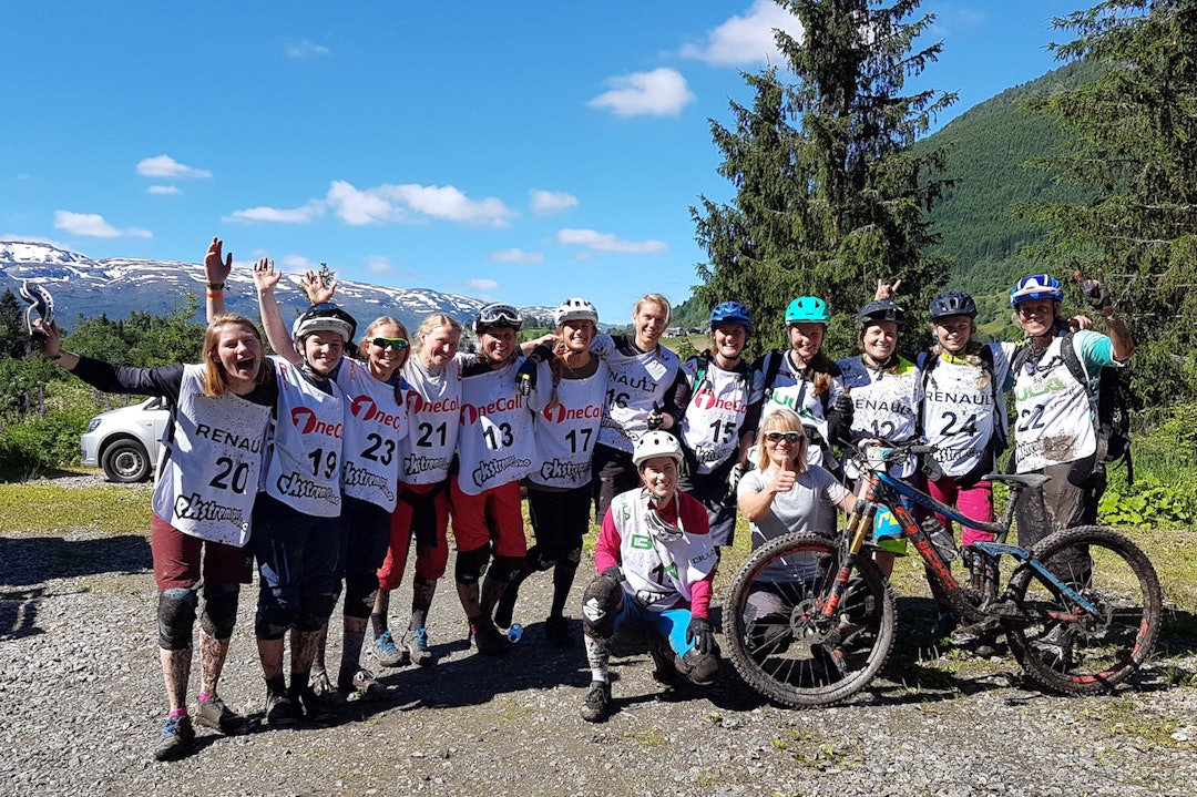 Rekordstort jentefelt i endurorittet på Ekstremsportveko, som ble arrangert for tredje gang. Foto: Hashtagenduro Ekstremsportveko 2017 enduro - Preben Nøkleby Hashtagenduro 1400x933