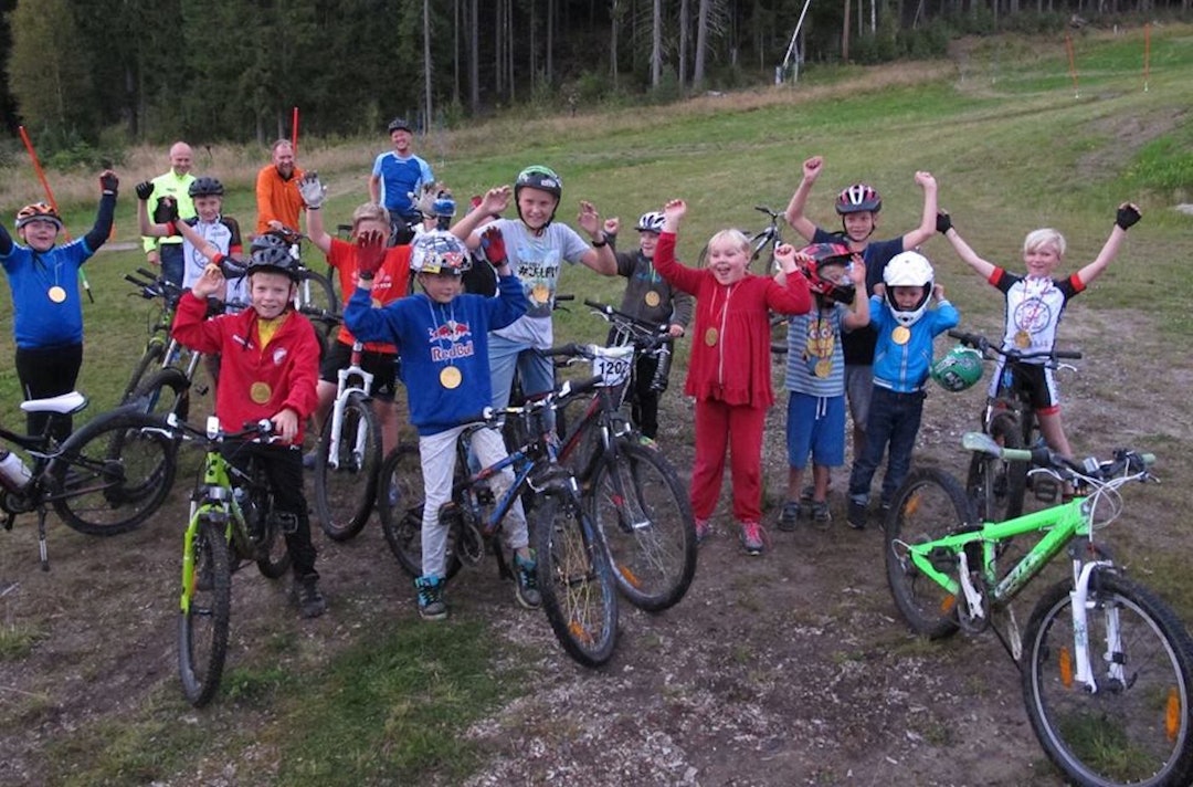 Framtidas utforhelter på gang i Kjerringåsen. Foto: Privat Kjerringåsen recruits - Privat 1400x924