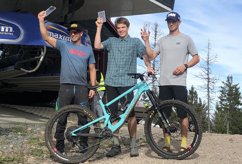 Pallen i herreklassen: Magnus Slinger Sørlie vant foran Espen Johnsen og Simon Carlson. Foto: Anette Røssum Bastnes Espen Johnsen - Magnus Slinger Sørlie - Simon Carlson - Oslo Enduro 2018 - Anette Røssum Bastnes 1400x933