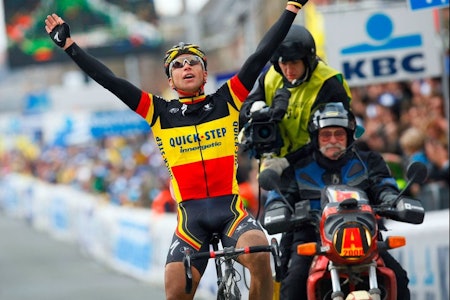 LEGENDEN: Stijn Devolder vinner Flandern rundt i belgisk mesterskapstrøye. Det kan bare IKKE blir bedre. Foto: Cor Vos Stijn Devolder vinner Flandern rundt i belgisk mesterskapstrøye