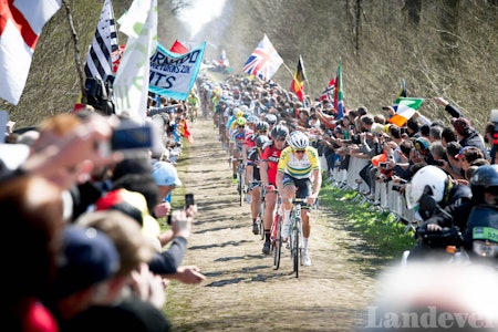 VANSKELIG: Det ser lett ut når proffene buldrer gjennom Arenberg. Vi prøvde selv, og har fått en helt annen respekt for brostein.  VANSKELIG: Det ser lett ut når proffene buldrer gjennom Arenberg. Vi prøvde selv, og har fått en helt annen respekt for brostein.